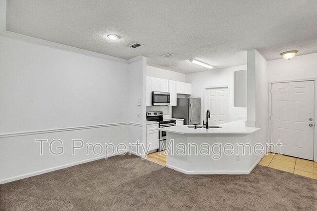 Building Photo - 10000 Gate Pkwy N