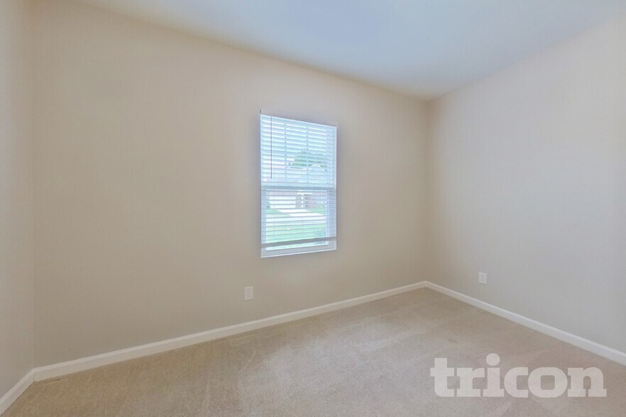 Building Photo - 180 Bowen Way