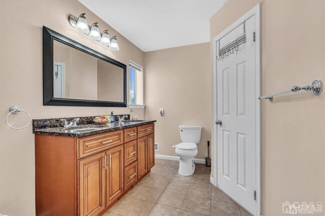 Building Photo - 47 Woodland Way