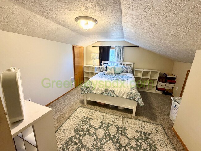 Building Photo - Awesome 4-Bed/2-Bath Craftsman Bungalow House Near Alberta District