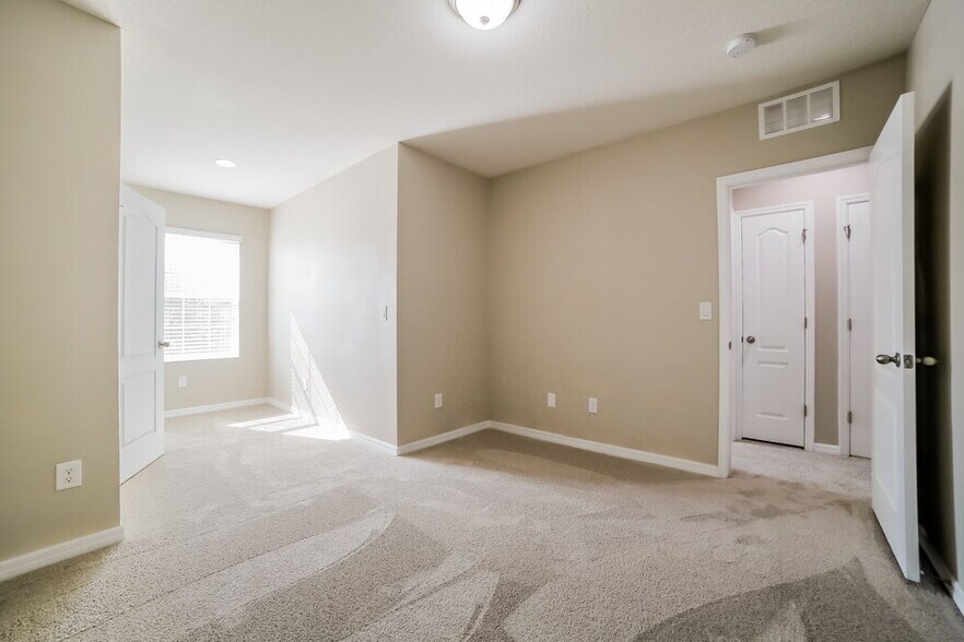 Building Photo - 10408 Red Carpet Ct