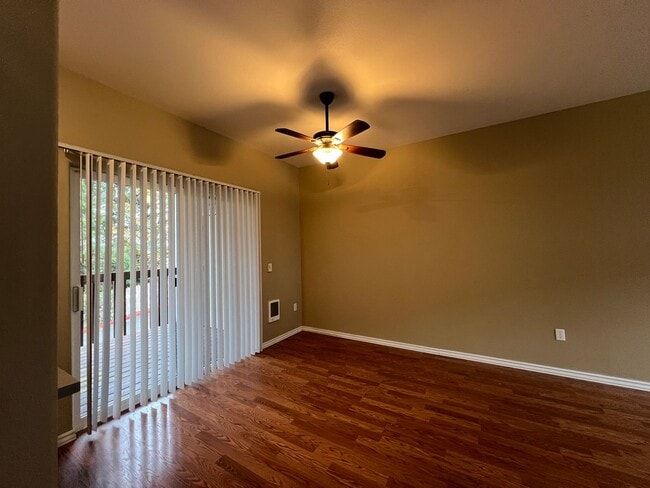 Building Photo - Rent Special: 1/2 Off January Rent!!