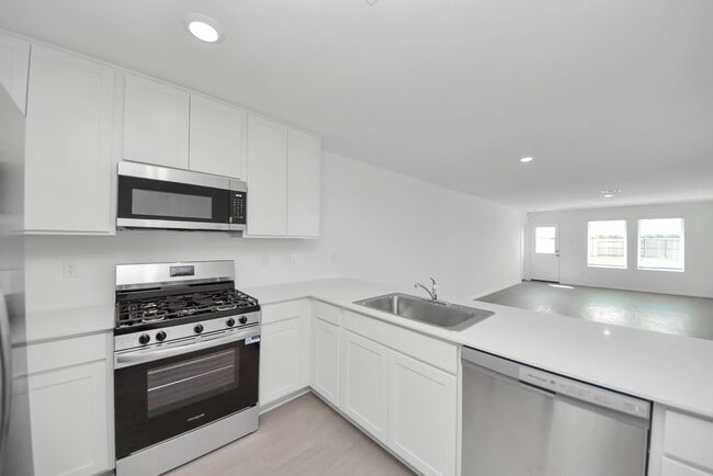 Building Photo - 10411 Birds Nest Dr