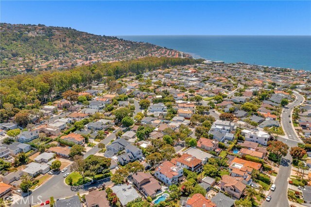 Building Photo - 221 Vía Alameda