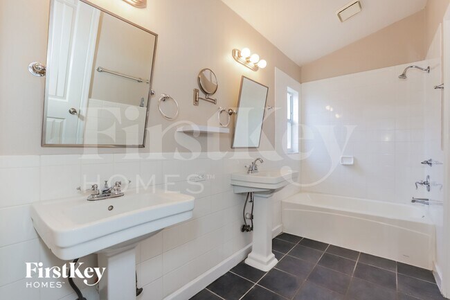 Building Photo - 2202 Cattleman Dr