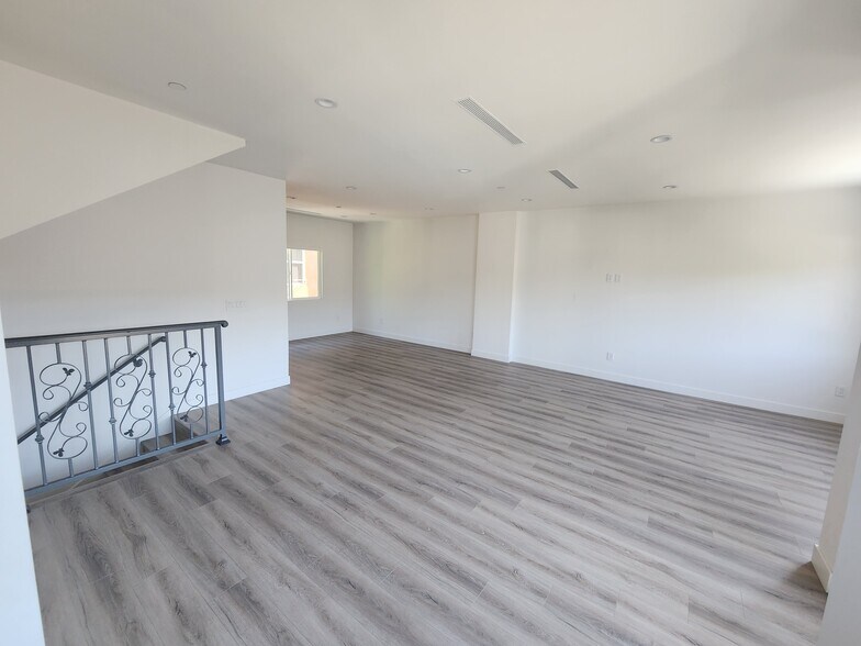 Building Photo - 10146 Fernglen Ave
