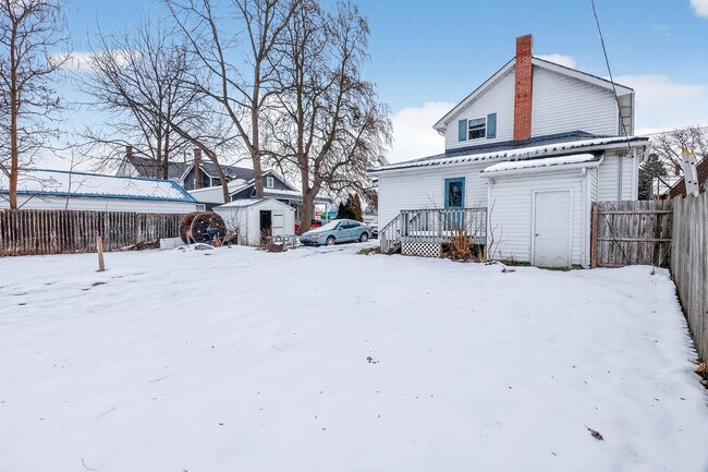 Building Photo - 120 S Main St