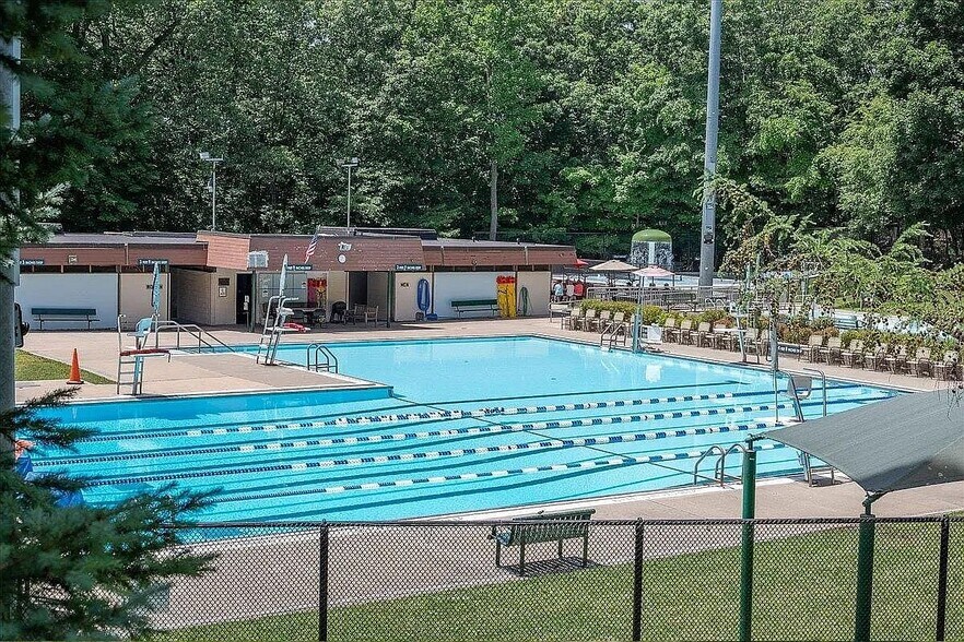 Town Pool - 53 Prince St