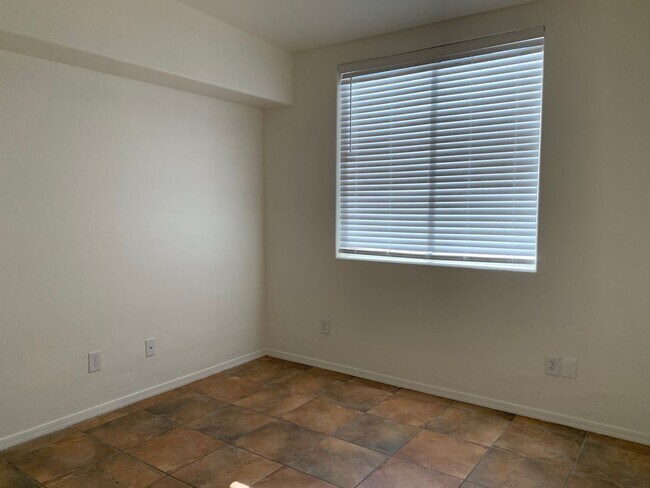 Building Photo - 3 bedroom, 2 bath with 2 car garage