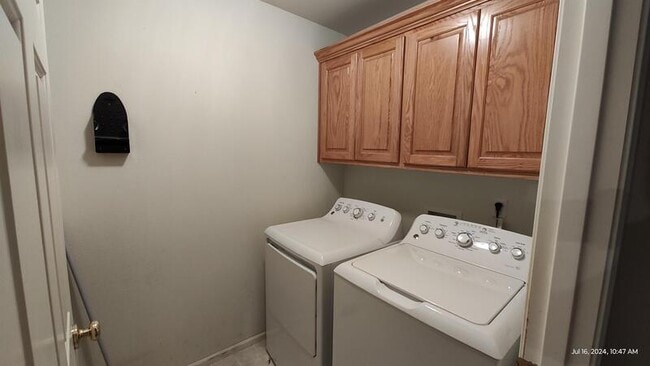 Building Photo - 2301 SE Chinaberry Ave