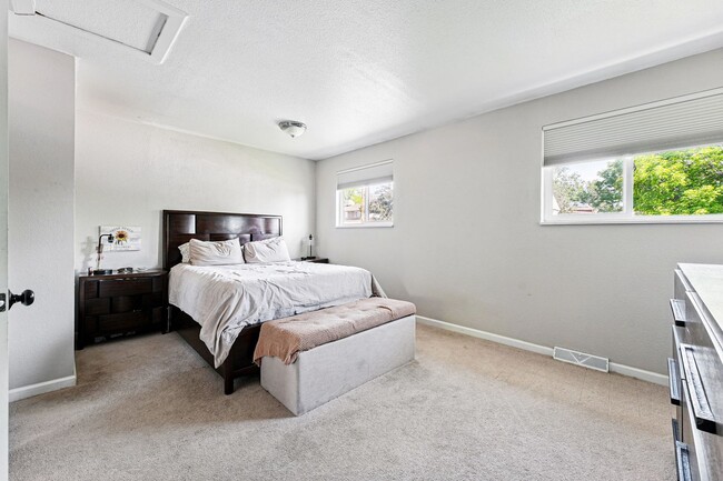 Building Photo - Updated 4-Bedroom Home with Large Backyard...