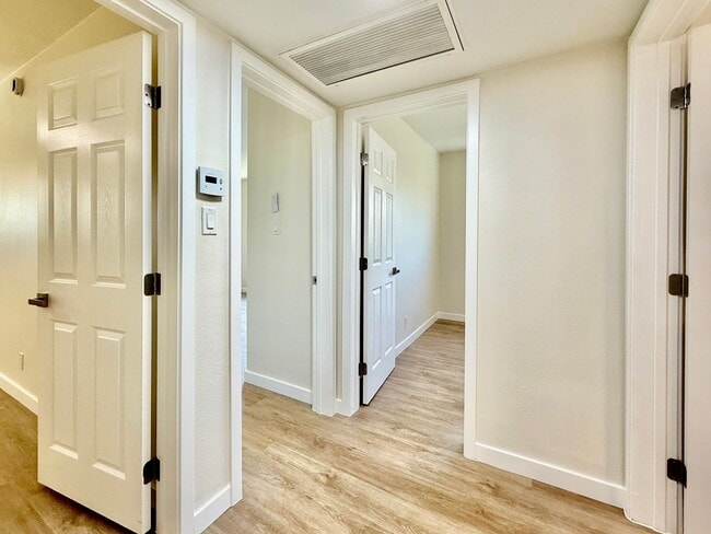 Building Photo - Beautifully Remodeled 3-Bed, 2-Bath Home i...