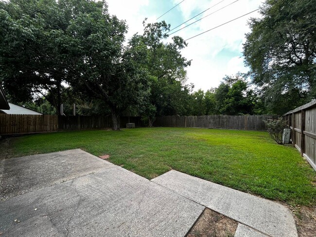 Building Photo - For Lease | 3 Bed, 2 Bath | 1,446 Sq Ft | ...