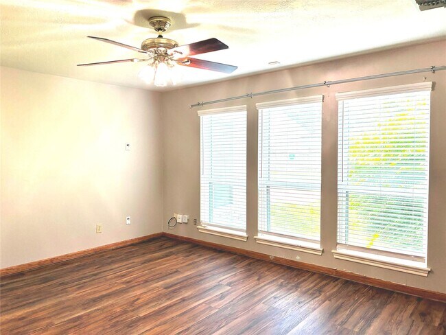 Building Photo - 15502 Rio Plaza Dr