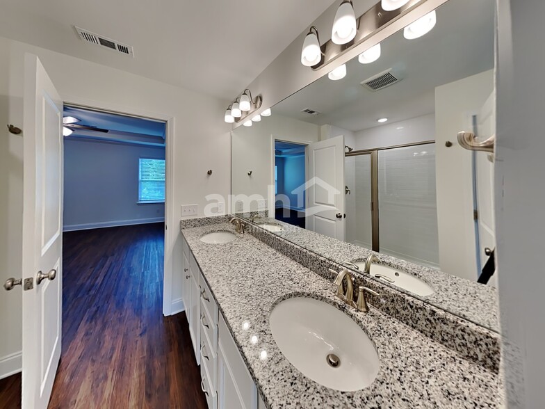 Building Photo - 5949 Hagar Vly Dr
