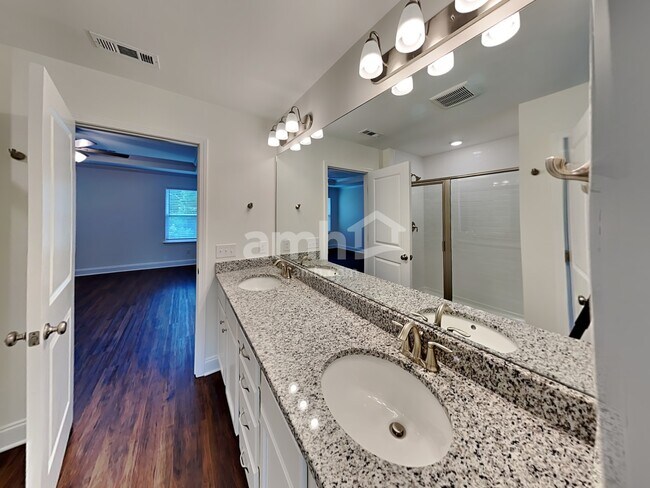 Building Photo - 5949 Hagar Vly Dr