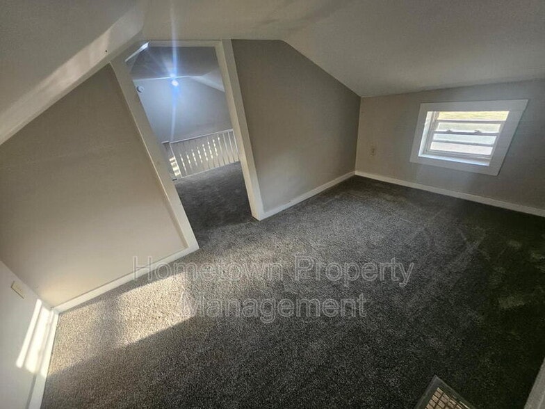 Building Photo - 178 Church St