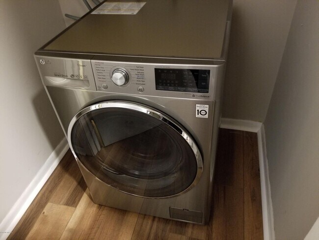 Building Photo - 7225 Buffalo Ave