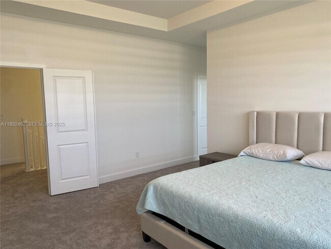 Building Photo - 4435 SW 174th Ave