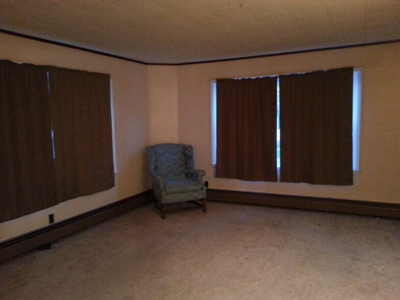 Building Photo - 307 S Lansing St