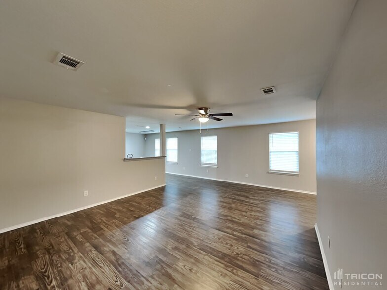 Building Photo - 9025 Puerto Vista Dr
