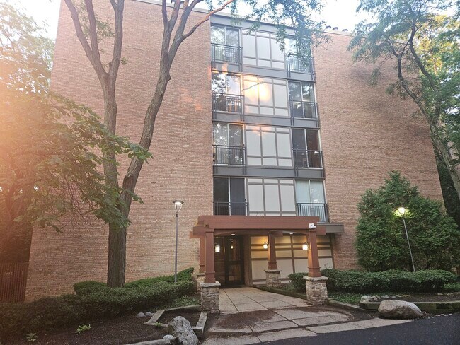Primary Photo - 5800 Oakwood Dr
