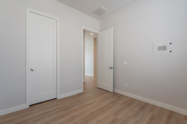 Building Photo - Downtown Cave Creek Patio Homes!