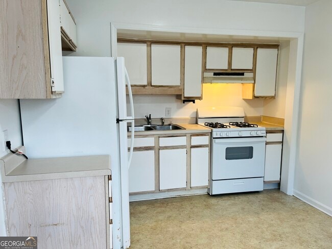 Building Photo - 42 Robinson St