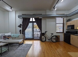Building Photo - Well-Appointed Unit with Quality Finishes
