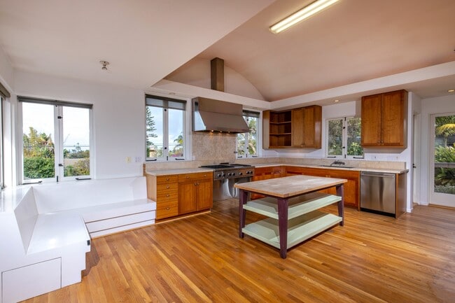 Building Photo - 1090 Devonshire Dr