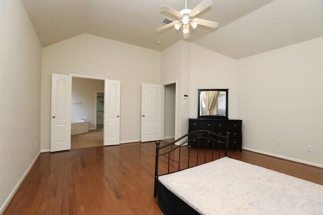 Building Photo - 6523 Trenton Lake Ln