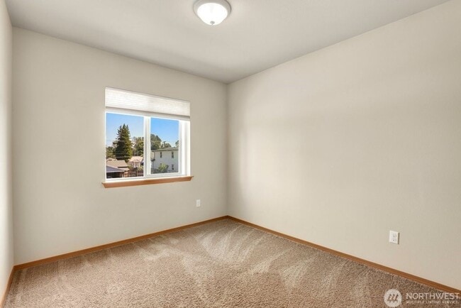 Building Photo - Amazing 3 Br 2.5 bath 2 car gar home in Ta...