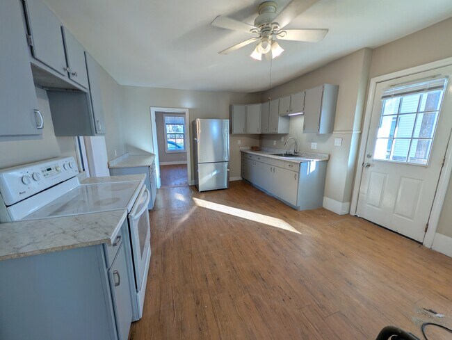 Building Photo - 103-107 SCHOOL ST