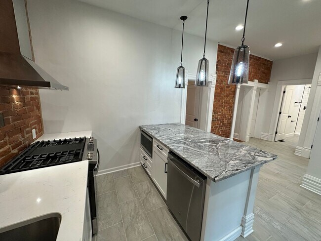 Building Photo - King Ave 225-229 NCR