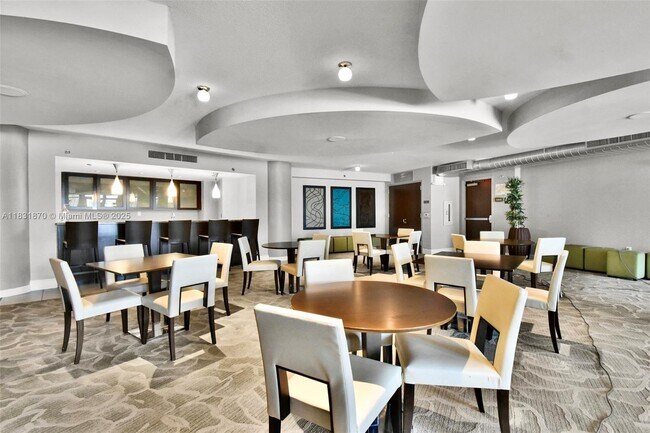 Building Photo - 2681 N Flamingo Rd