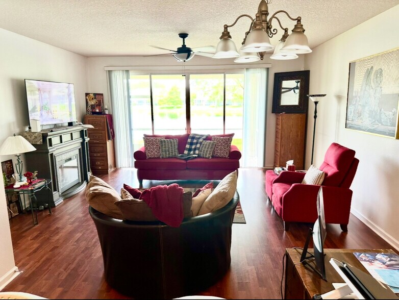 Building Photo - 7014 Roundleaf Dr