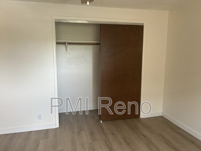 Building Photo - 374 La Rue Ave