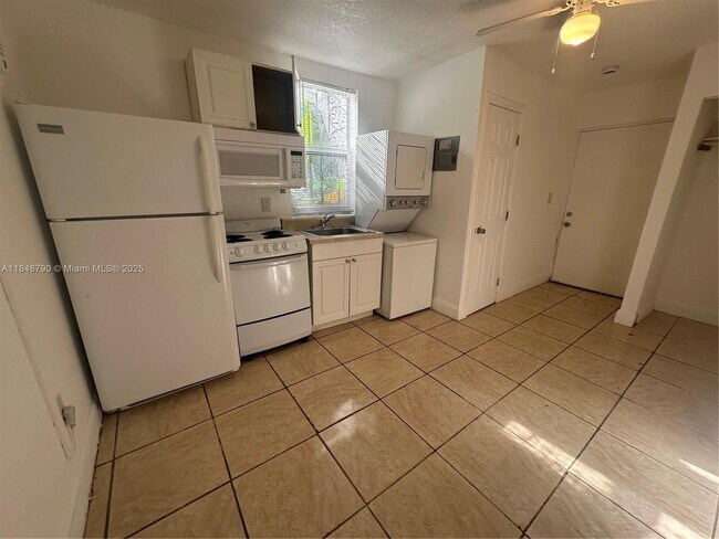 Building Photo - 559 NW 44th St
