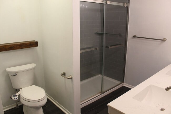 Building Photo - 4 Bedroom Ranch Home in Avon!