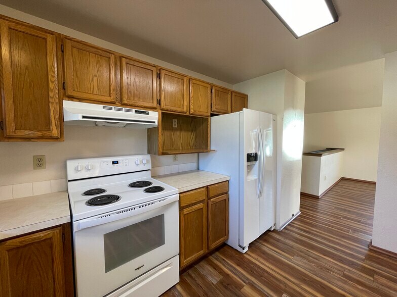 Building Photo - 609 Princeton Ave N