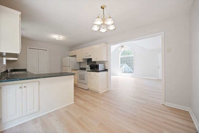 Building Photo - Freshly painted 3-bedroom 2-bath home in A...