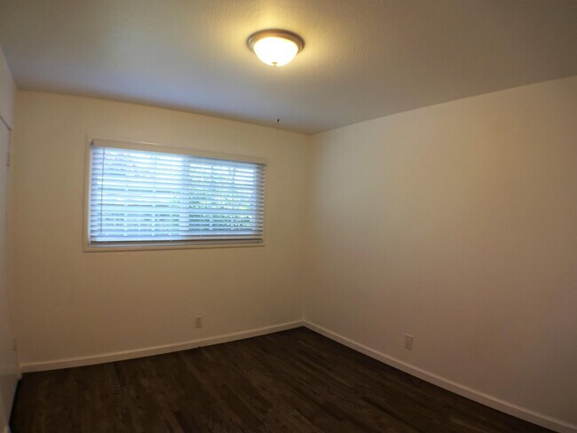 Building Photo - 708 Douglas Ln