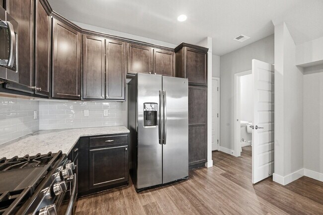 Building Photo - $2,695.45 3-bed, 2.5-bath townhome with a washer and dryer.