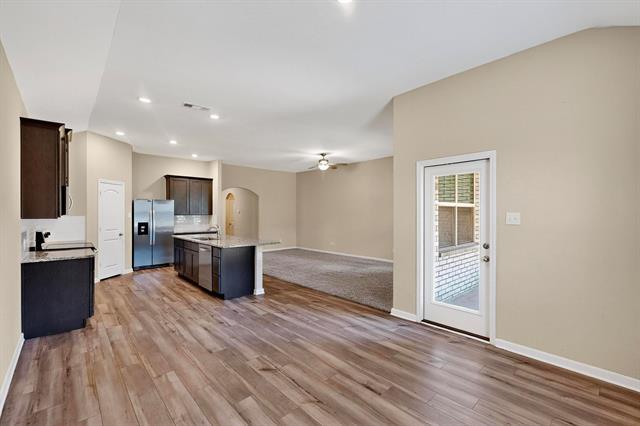 Building Photo - 1903 Dahlia Way