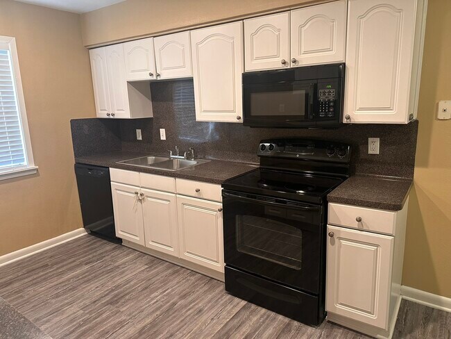 Building Photo - 5830 Effingham Dr