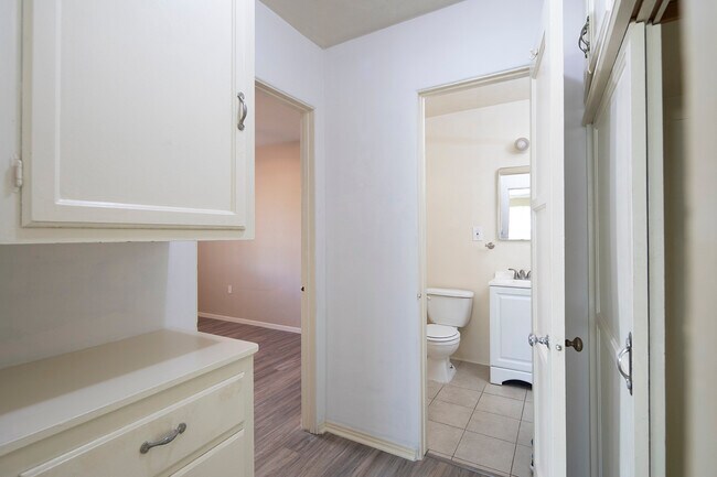 Building Photo - Palms Apartments