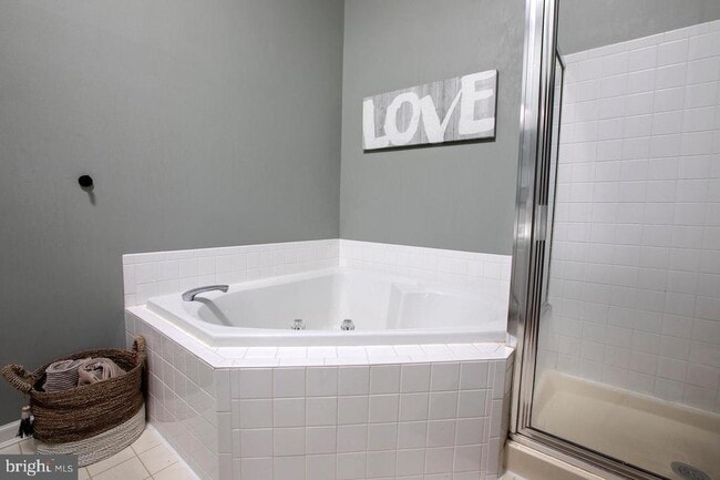 Building Photo - 1811 Adams Way