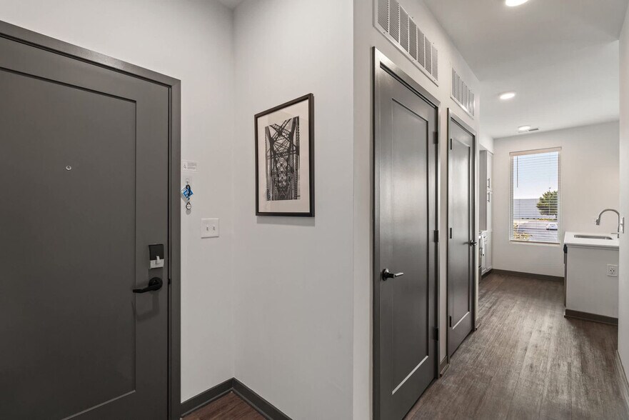 Building Photo - 6160 N Rural St