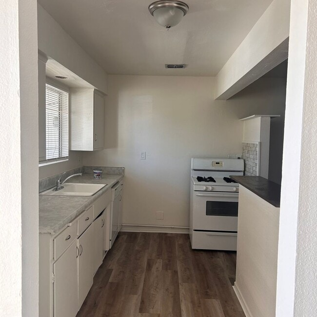 Building Photo - 55+ COMMUNITY- 2 BEDROOM 2 BATH FOR RENT A...