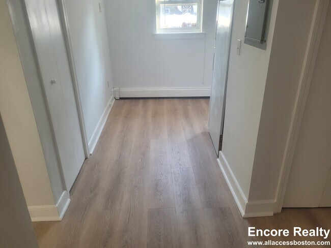 Building Photo - 61 Selkirk Rd